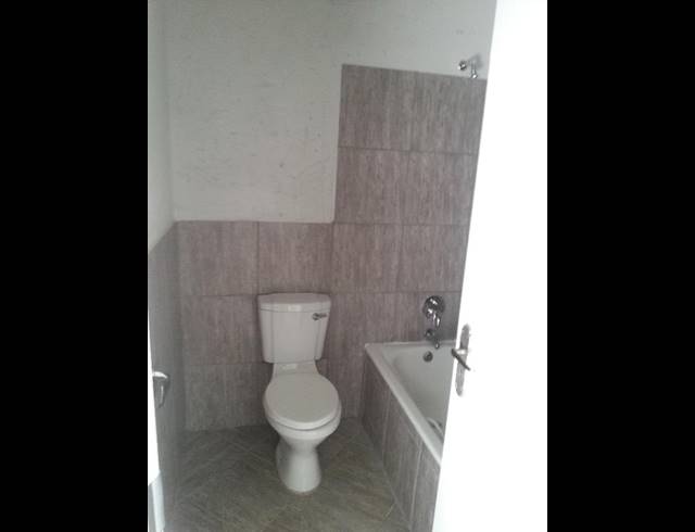 2 BEDROOM PROPERTY TO RENT IN MOOIVALLEI PARK